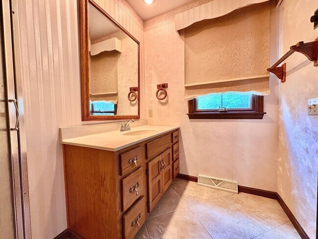 Building Photo - 21485 Wallen Dr