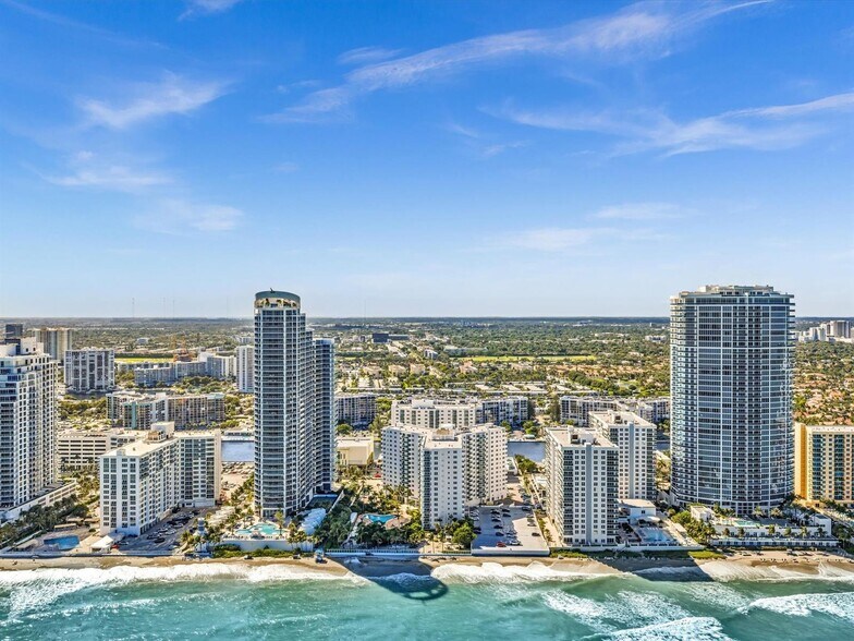 Building Photo - 3001 S Ocean Dr