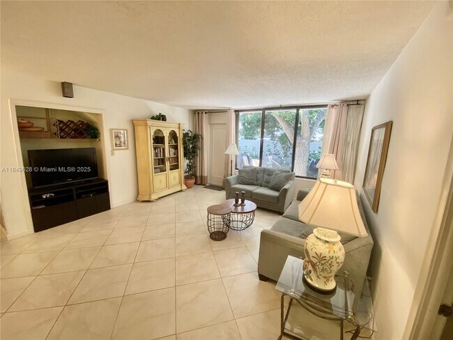 Building Photo - 1696 S Ocean Ln