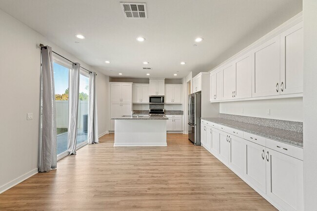 Building Photo - Comfort Meets Coastal Living 4 Bed 2.5 Bath in Oceanside!