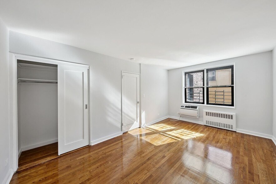Building Photo - 2400 Webb Ave