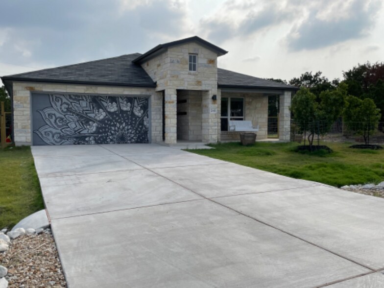 Building Photo - 21413 Highland Lake Dr