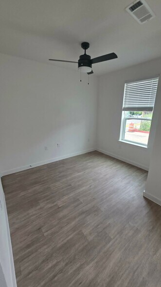 Building Photo - 1606 El Paso St