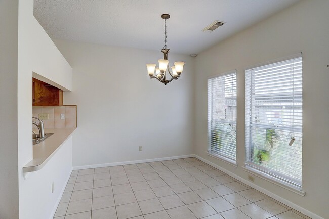 Building Photo - 2102 Gemini St