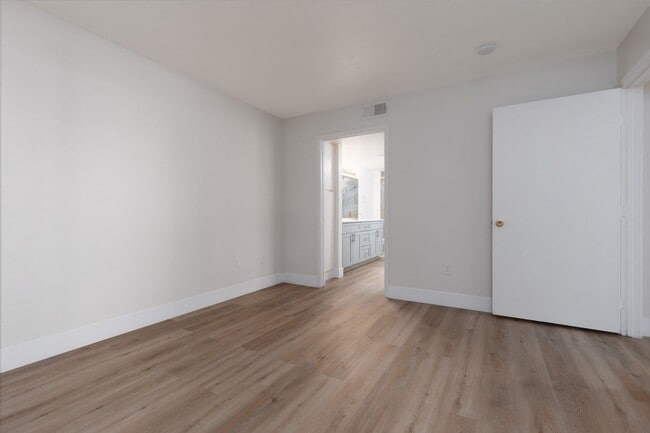 Building Photo - Completely remodeled 1st floor unit in gated Silverado Ranch community