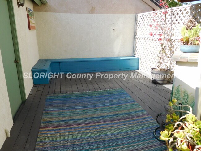 Building Photo - AVAILABLE AUGUST - Windermere Village Townhome - 3 Bed / 2.5 Bath