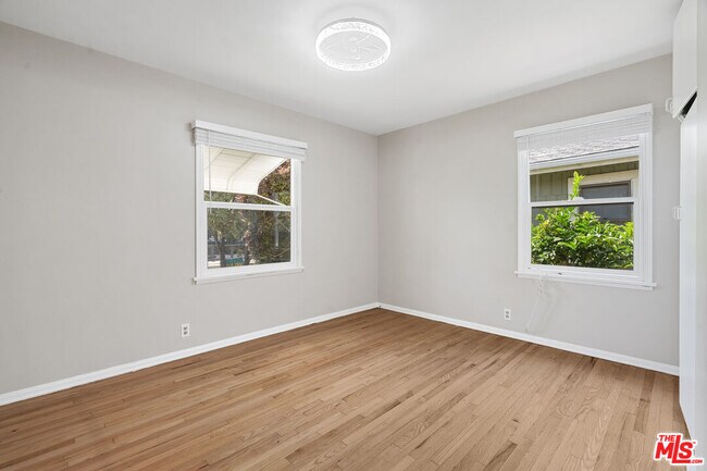 Building Photo - 815 Crestmoore Pl