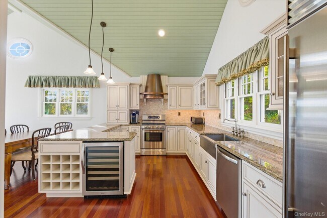 Building Photo - 508 Centre Island Rd