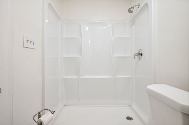 Building Photo - Charming 1 Bedroom, 1 Bathroom Duplex in O...