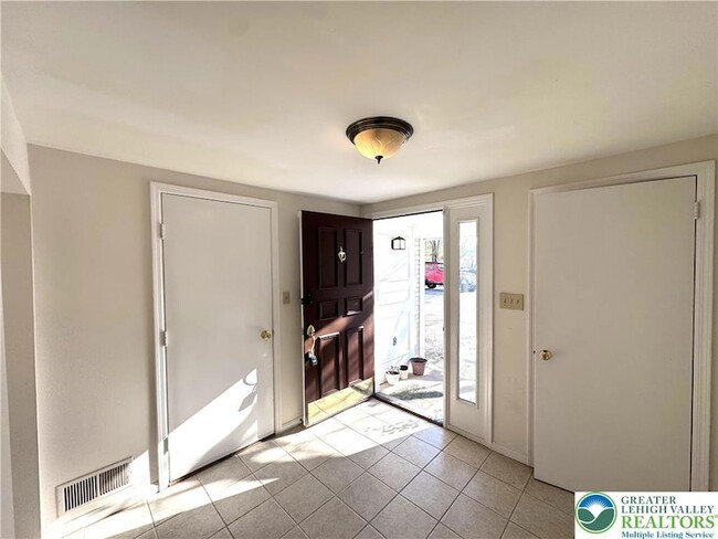 Building Photo - 8315 Countryside Ln