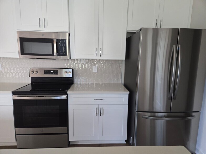 Stainless steel appliances - 2797 Aralynn Way