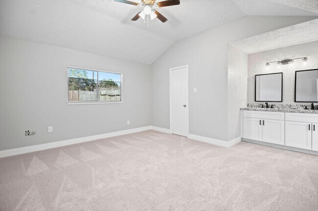 Building Photo - 13514 Klamath Falls Dr