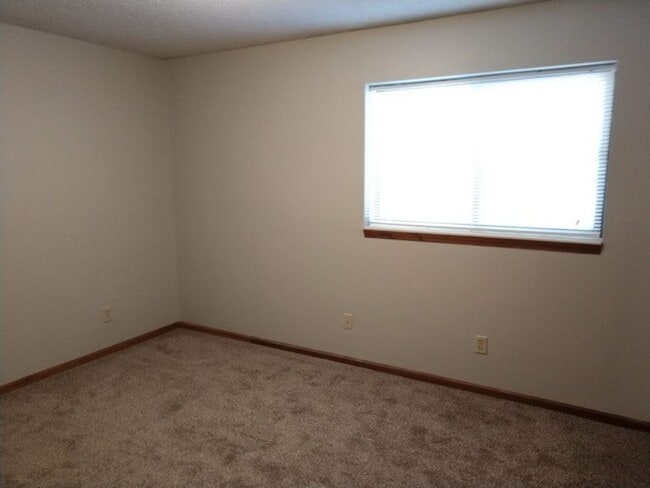Building Photo - 4 Bedroom Apartment in Central MHK - Near Aggieville!