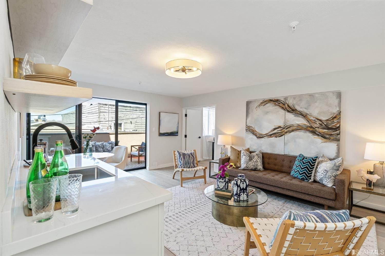 Lower suite living area & wet bar - 2920 Buchanan St