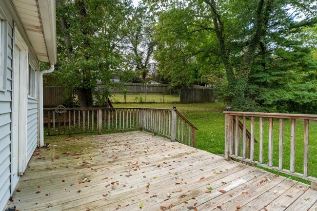 Building Photo - 703 W 2nd Ave