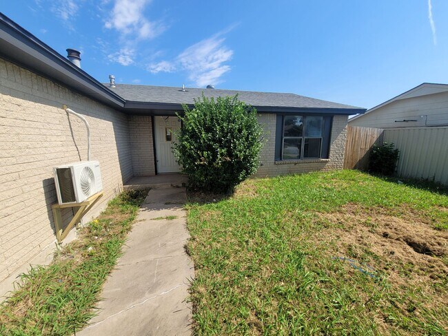 Building Photo - COMING SOON! RARE 5 BEDROOM HOME IN SOUTH OKC / MOORE SCHOOLS!