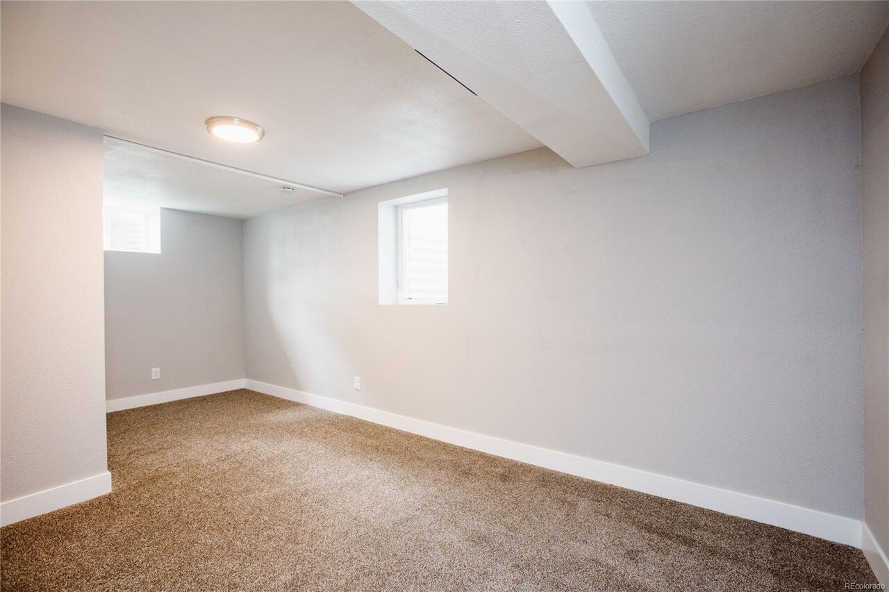 Downstairs Unit 1 Bedroom - 165 W Midway Blvd