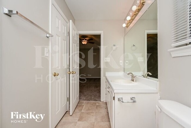 Building Photo - 1513 N Hampton Ct