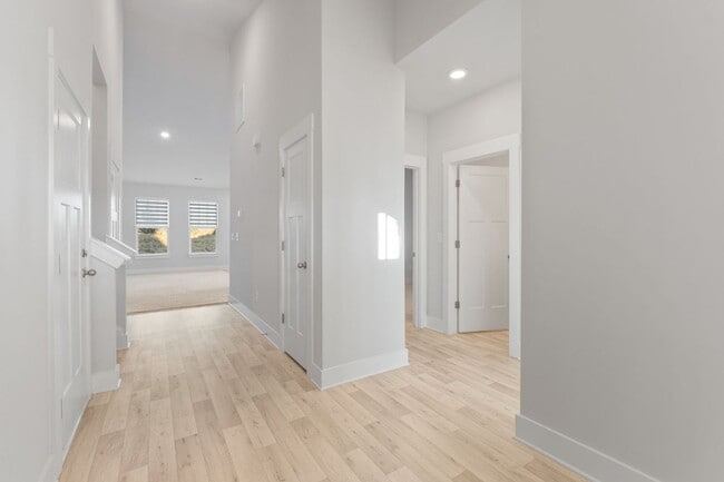 Building Photo - Beautiful 4 Bedroom Home