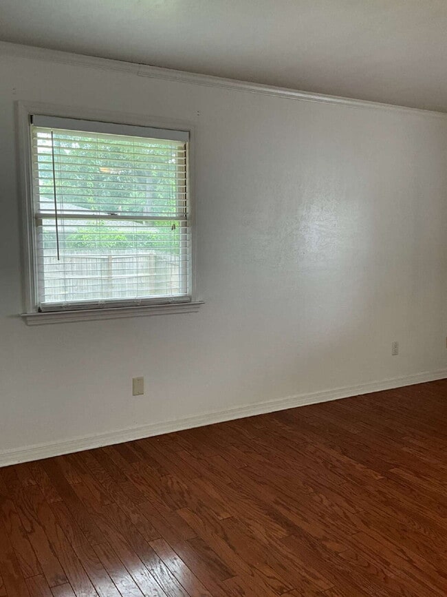 Building Photo - 3 bedroom 2 bath Single Family Home with N...