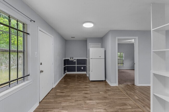 Building Photo - 9410 Rosehaven Dr