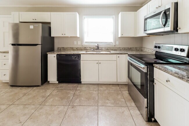 Building Photo - 629 16th Terrace Cir NW