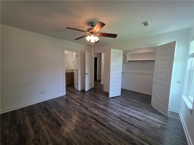 Building Photo - 637 Hidden Springs Dr