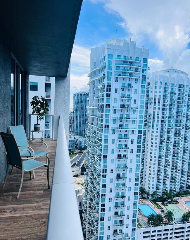 Building Photo - 500 Brickell Ave