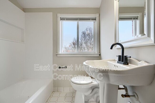 Building Photo - 2735 Moorgate Rd