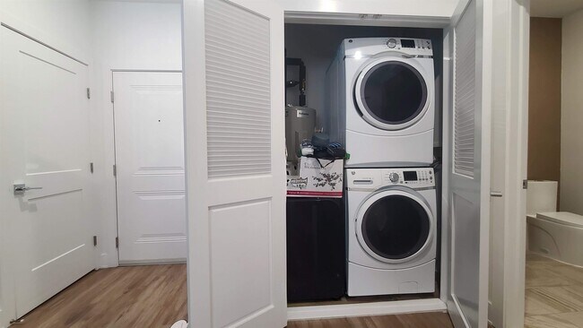 Building Photo - 111 75th St