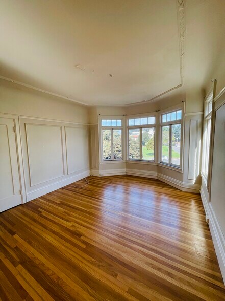 Building Photo - 1225 Bay St