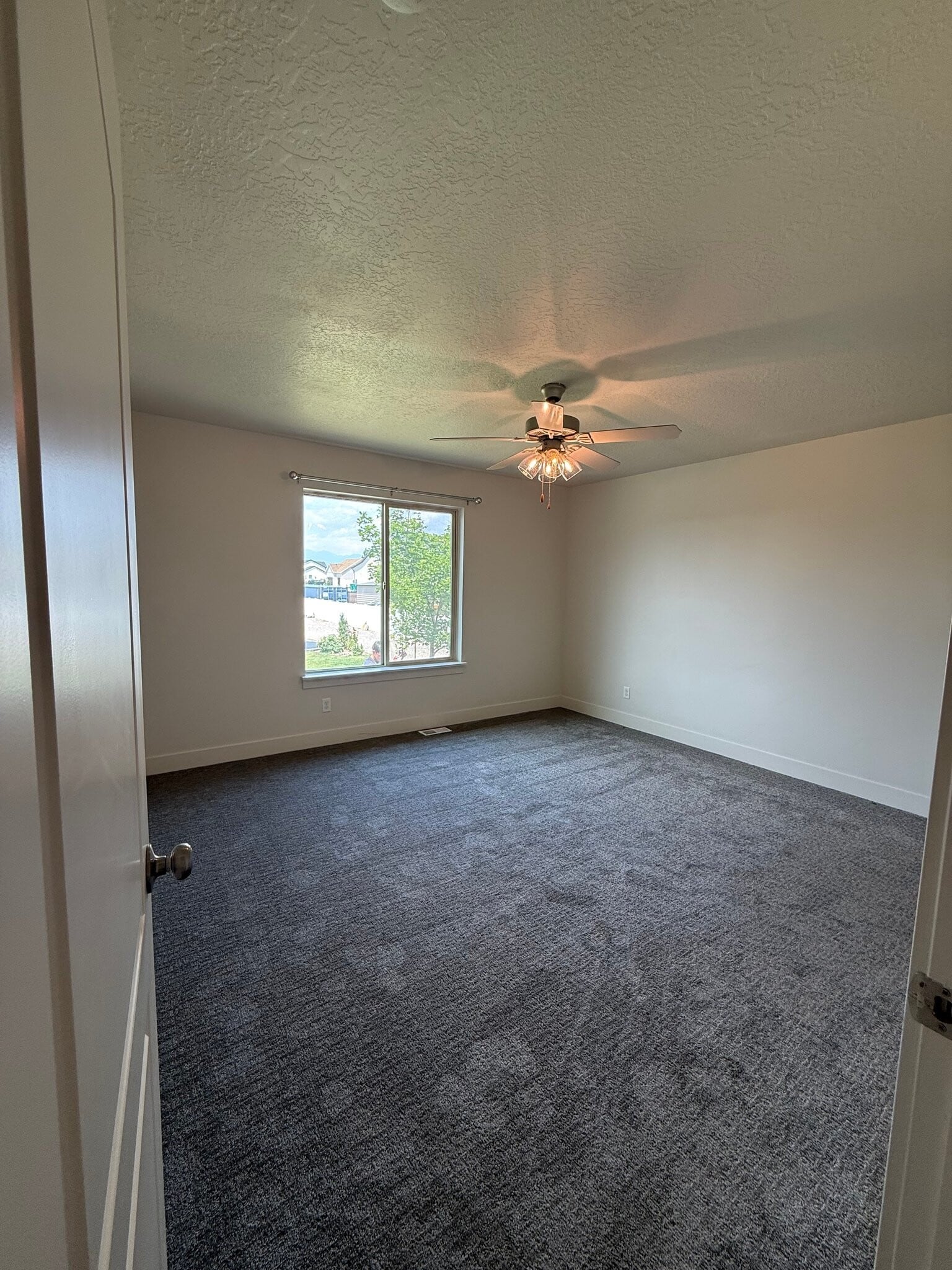 Building Photo - 1364 S 500 W St