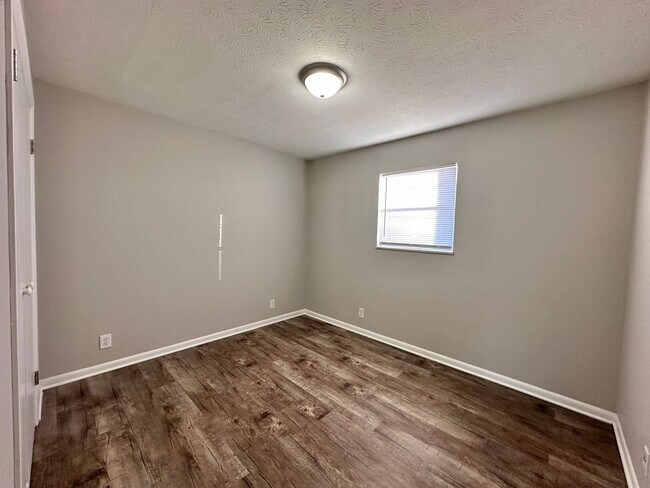 Building Photo - Parkway Apartments – Convenient 2-Bedroom ...