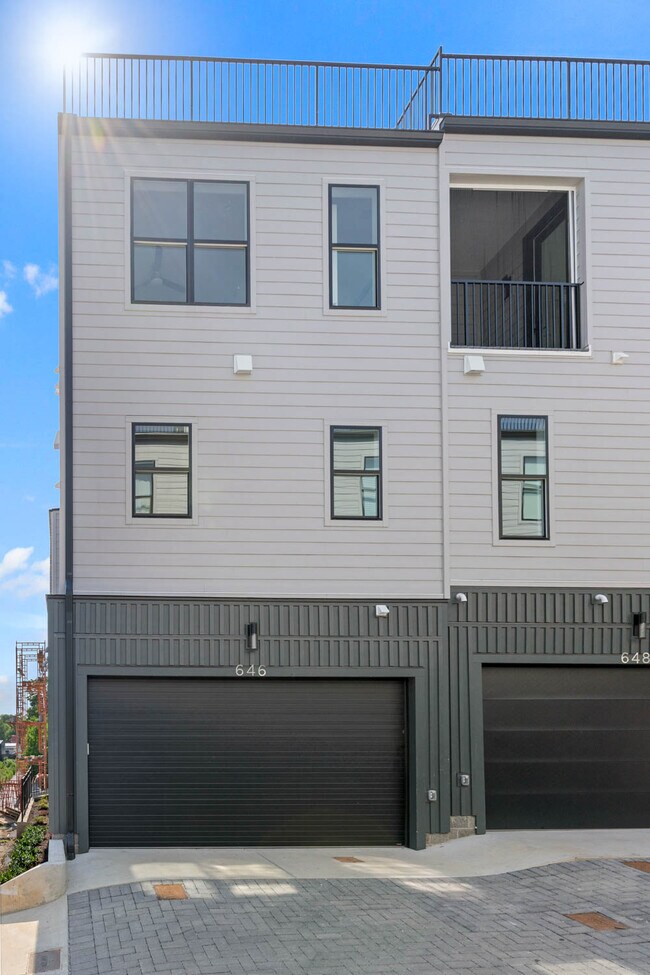 Building Photo - 646 Hamilton Ave