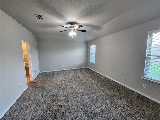 Building Photo - 1310 Central Heights Dr