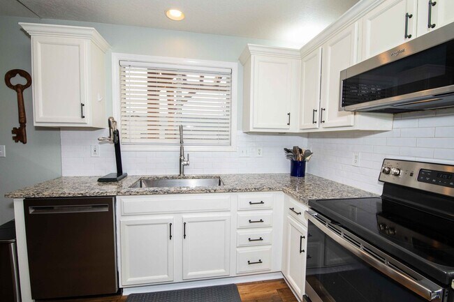 Building Photo - Beautiful Boise Home