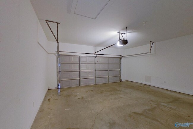 Building Photo - 433 White Oak Cir