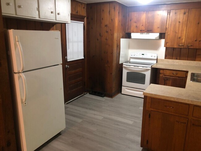 Building Photo - 5720-5722 Londonderry Duplex