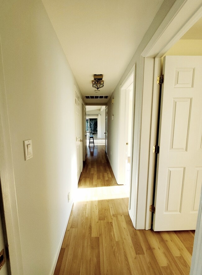 Building Photo - 23 Oakview Cir