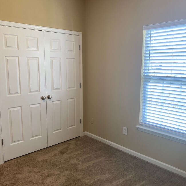 Building Photo - Plum Creek 4Br 2.5Ba