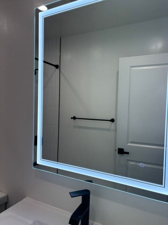 Building Photo - 1219-1223 S Lake St