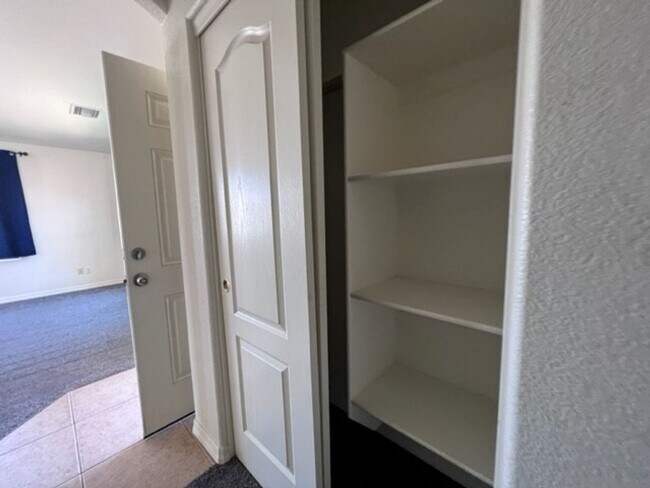 Building Photo - 3 Bedroom 2 bath Home Boat Deep Garage and RV parking Near Safeway