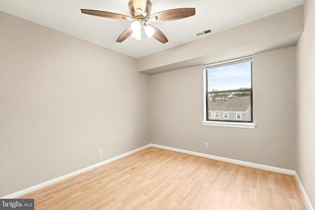 Building Photo - 102 Chesterfield Ln