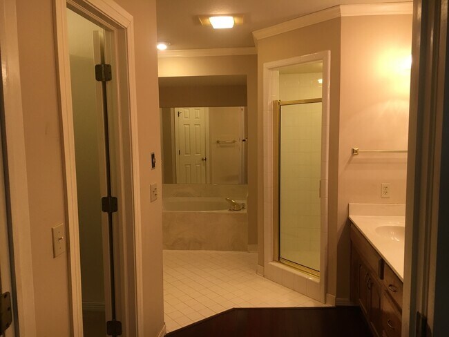 Building Photo - Gorgeous Home in Jenks Schools!