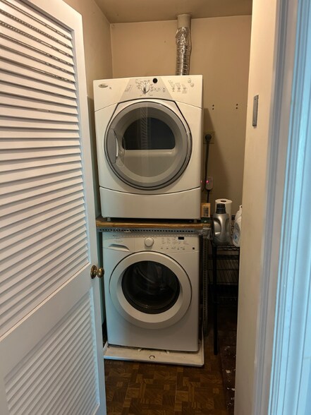 Building Photo - 7264 Glen Hollow Ct