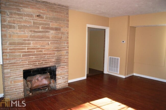 Building Photo - 294 Longview Dr