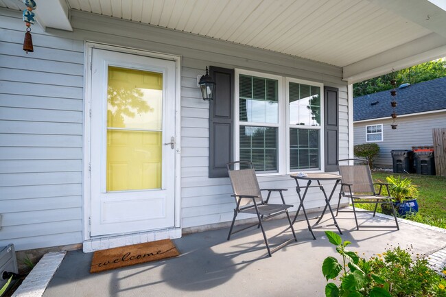 Building Photo - FURNISHED MONTHLY RENTAL-AVAILABLE STARTIN...