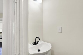 Building Photo - 626 N Riley Ave