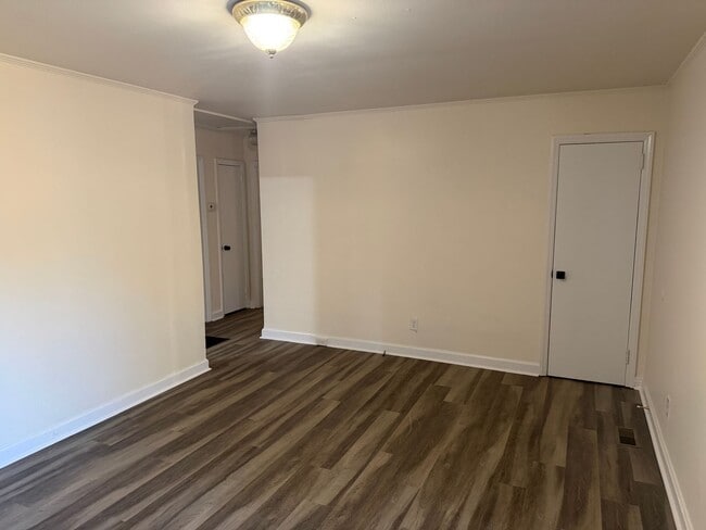 Building Photo - Adorable 2 Bedroom Home with Bonus Room!