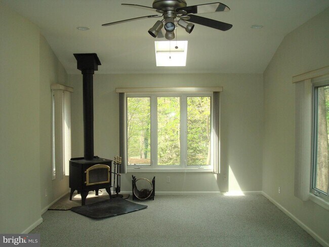 Building Photo - 5 Edgewold Ln